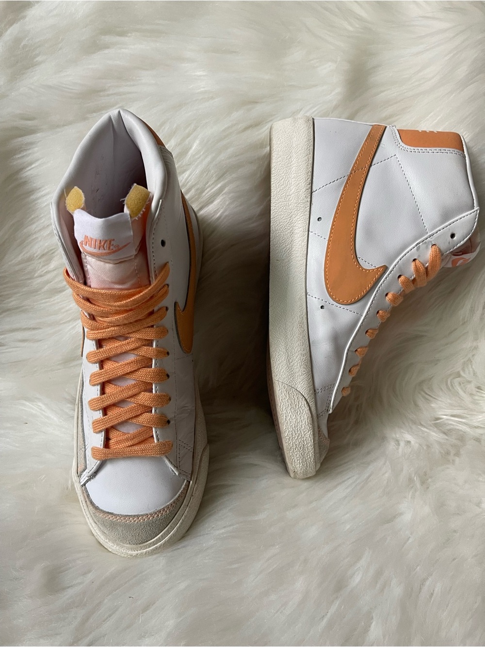 Nike Blazer Mid ‘77 Women’s 8.5 White Orange Peach High Top Sneakers Shoes